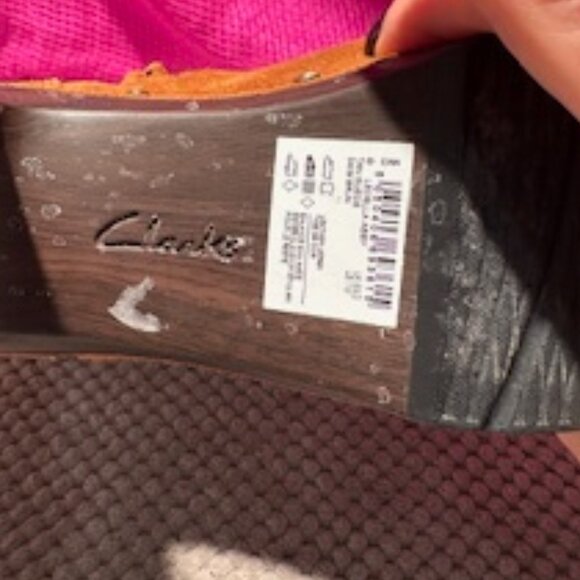 Clark's suede fur lined ankle boot - Picture 4 of 4